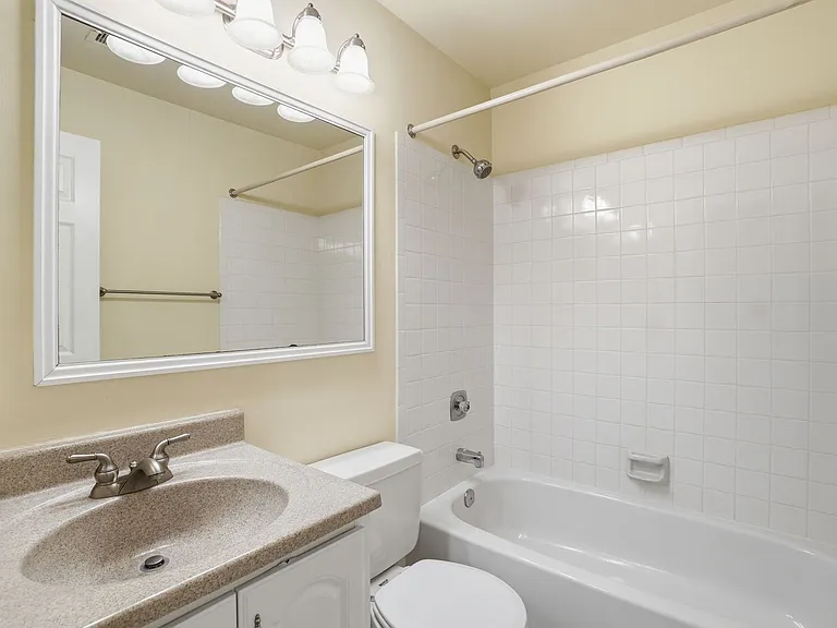 2391 Hunters Square Ct — Photo 17