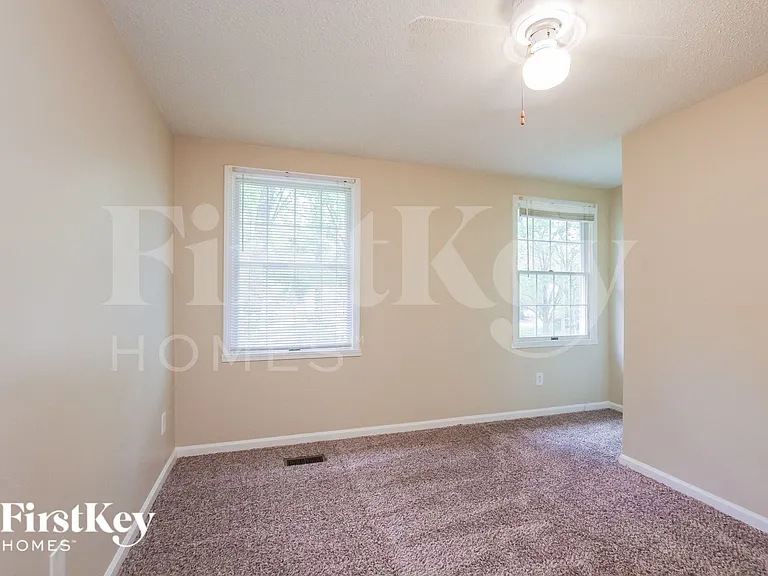 7225 Rollingridge Dr — Photo 8