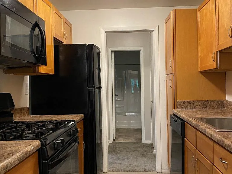 Riverhill Apartments — Photo 80