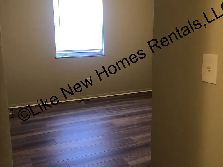 4440 Shubert Ave — Photo 9