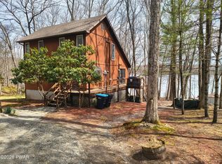 212 Fawn Lake Dr, Hawley, PA 18428