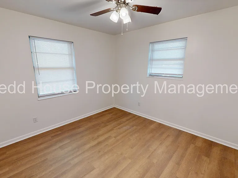 502 Fitzsimmons St — Photo 20