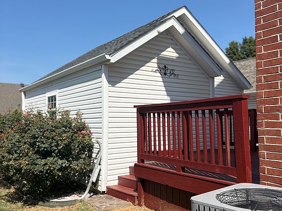 3rd image of 596 Founders Park Dr W