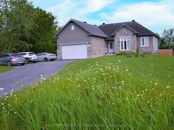 588 Russell Rd, Clarence Rockland, ON K0A 2A0