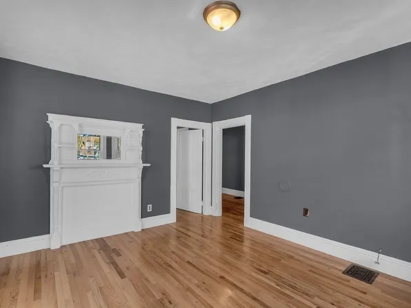 182 Harvard St #1, Cambridge, MA 02139