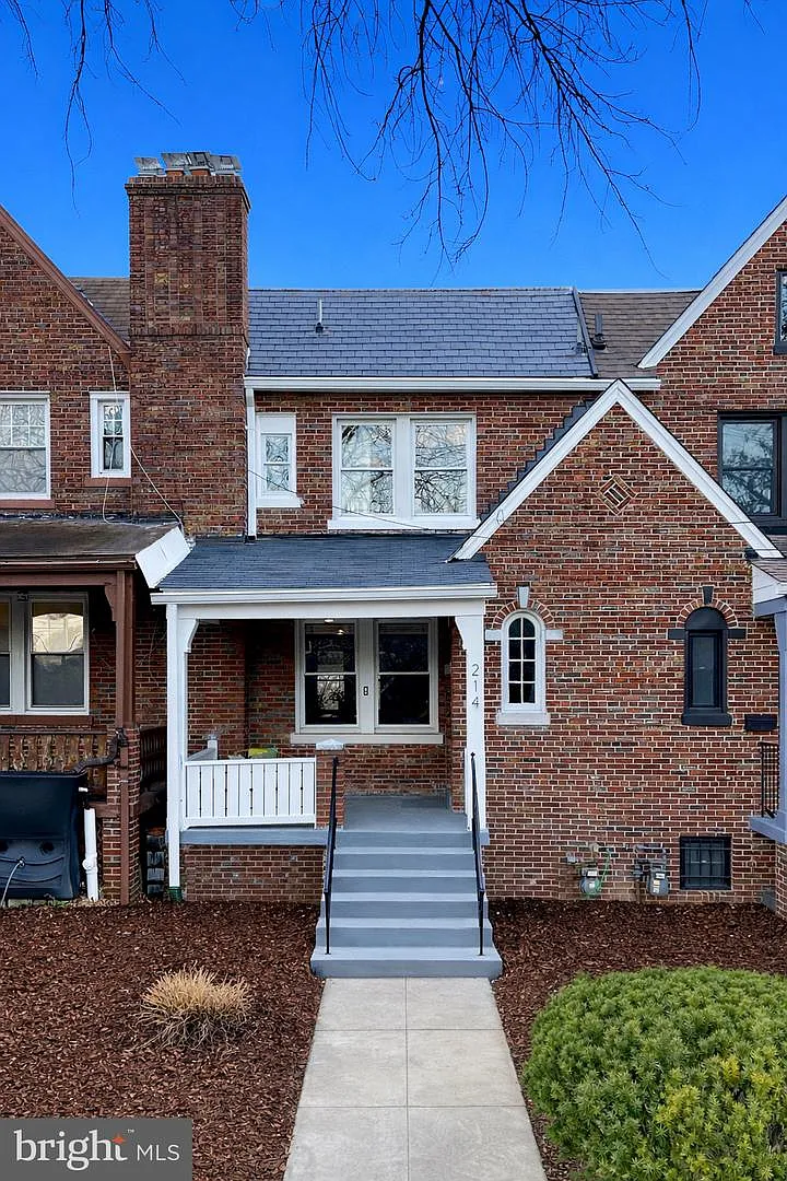 214 Jefferson St NW photo 1