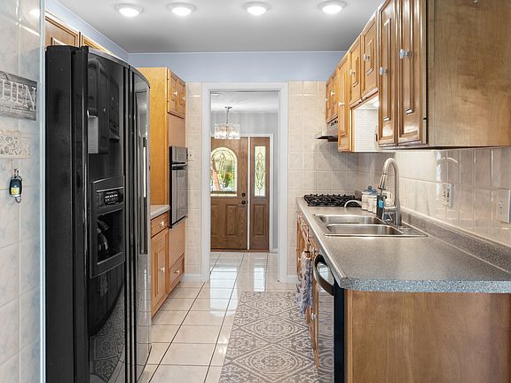 5th image of 706 W Palm Dr