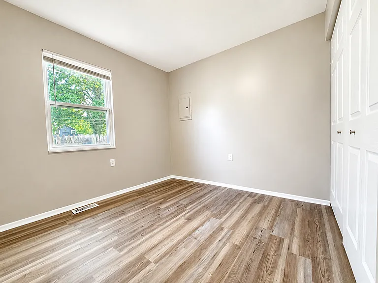 27056 Lawnwood St — Photo 23