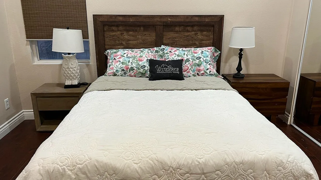 8 bed, 4388 sqft, $999 — Photo 1