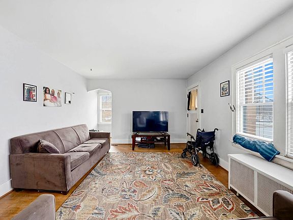 5th image of 137 E Morris Ave