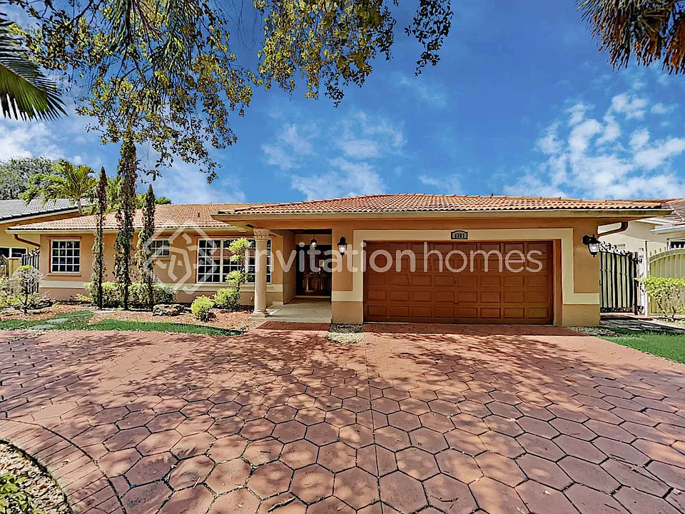 8361 NW 166th Ter