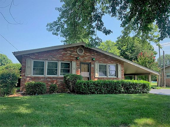 3rd image of 806 Eastside Dr