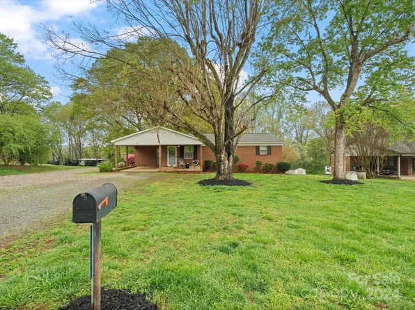 647 Summerow Rd, Stanley, NC 28164