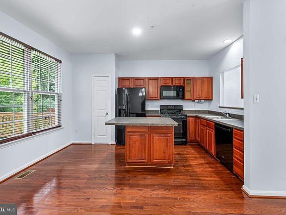 4th image of 10010 Juniper Dr