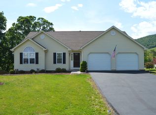 12 Fieldcrest Ln, Roanoke, VA 24012