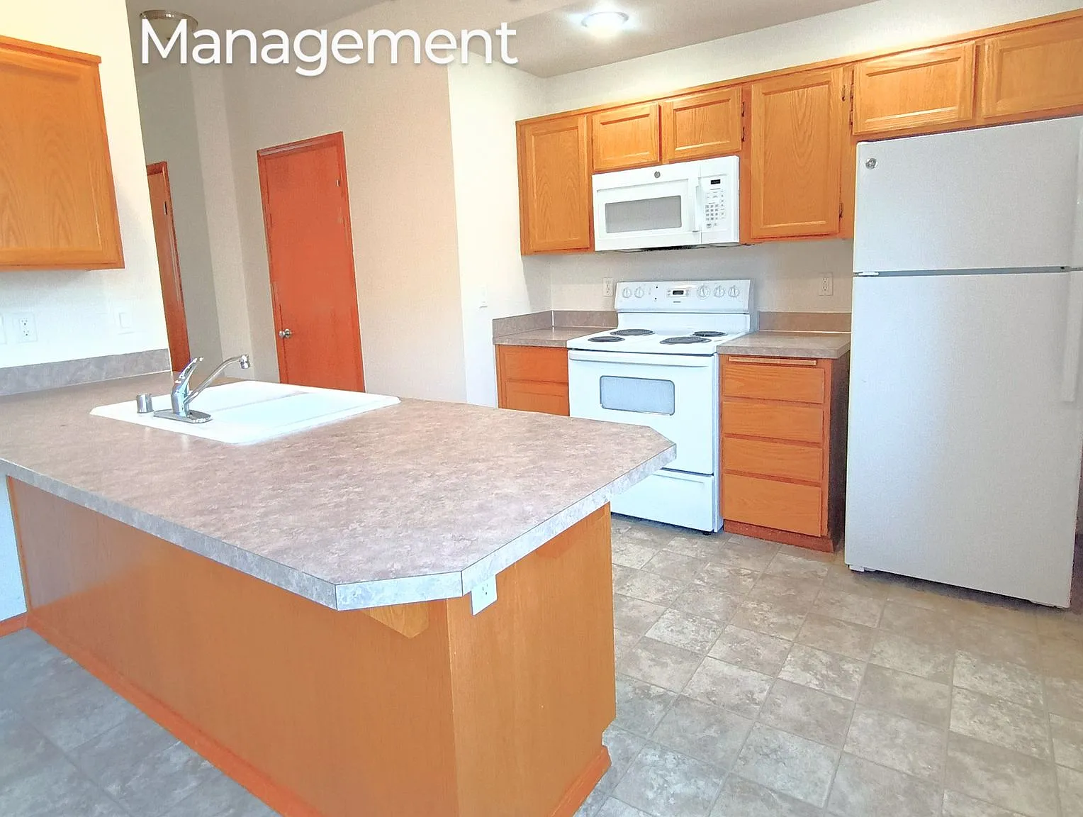 2 Bedroom 2.5 bath BIG Townhouse with garage - minutes from JBLM East Gate — Photo 4