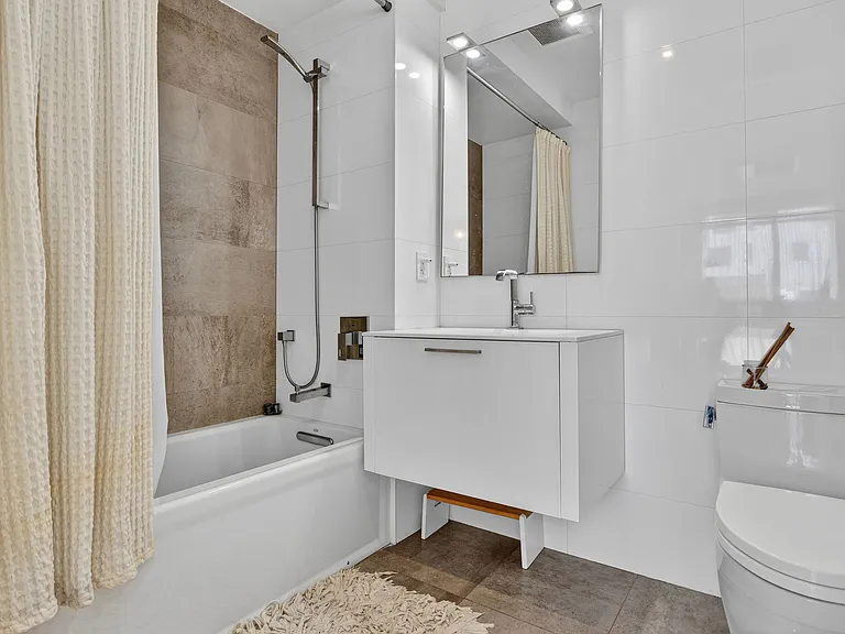 24-12 42nd Rd #Penthouse 8A — Photo 14