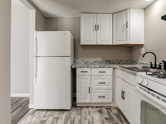 4th image of 3301 Wood Avenenue #5