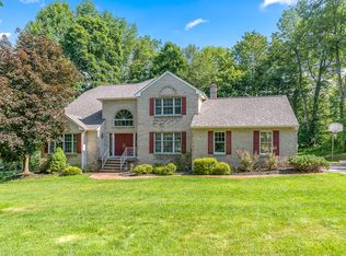 9 Farragut Rd, Randolph, NJ 07869