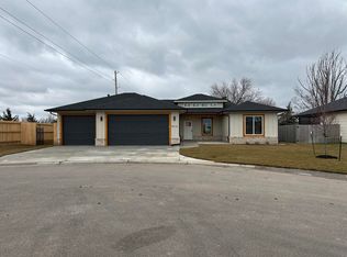 4422 N Sunny Cir, Wichita, KS 67205