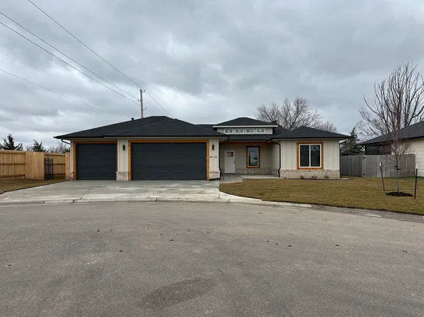 4422 N Sunny Cir, Wichita, KS 67205