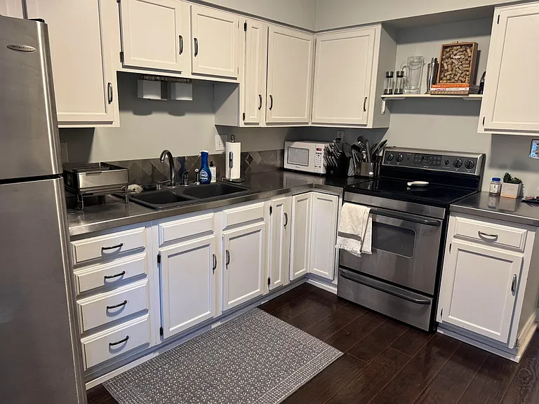 136 Wilber Ave — Photo 12