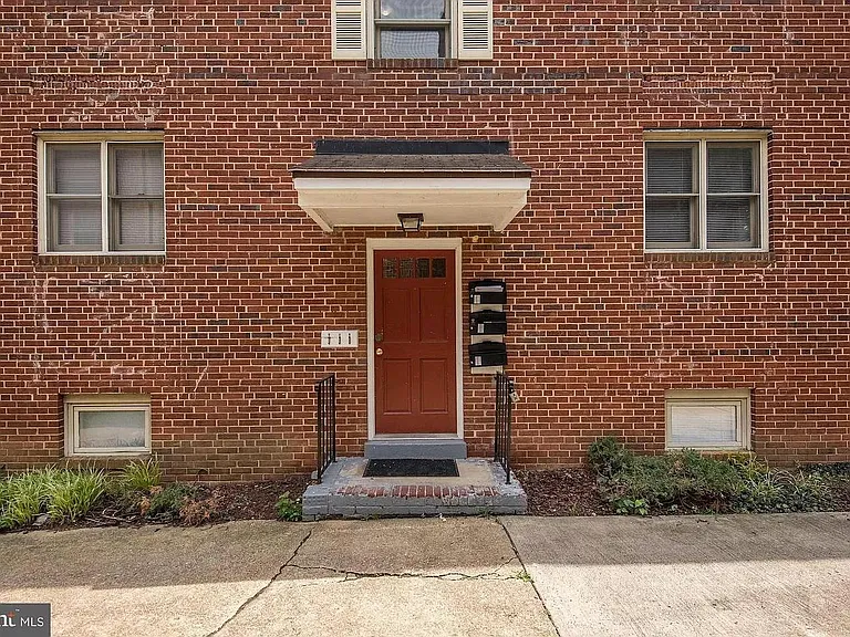1121 N Taylor St #A — Photo 2