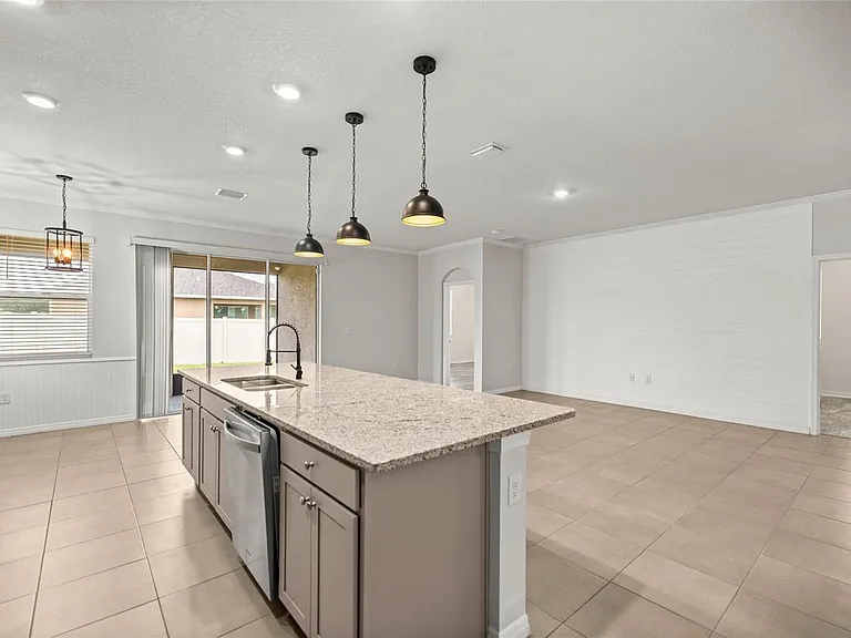 8810 SW 63rd Ave — Photo 3