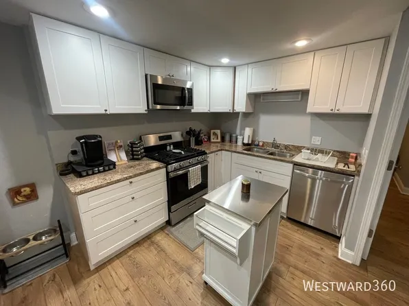 1120 W Addison St APT 1, Chicago, IL 60613