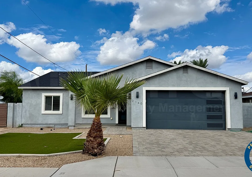 2140 E Palm Ln