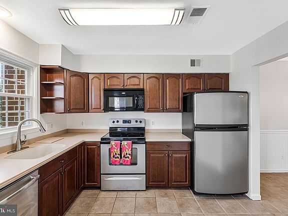 5th image of 11144 Beaver Cir #11144