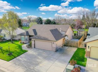 447 W Woodbury Dr, Meridian, ID 83646