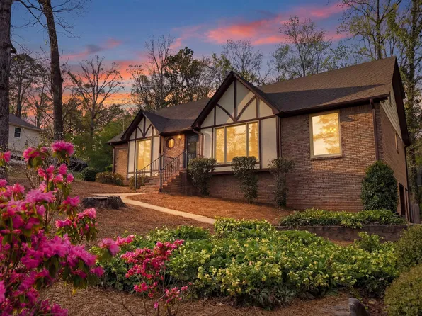 304 Sloss Cir, Trussville, AL 35173