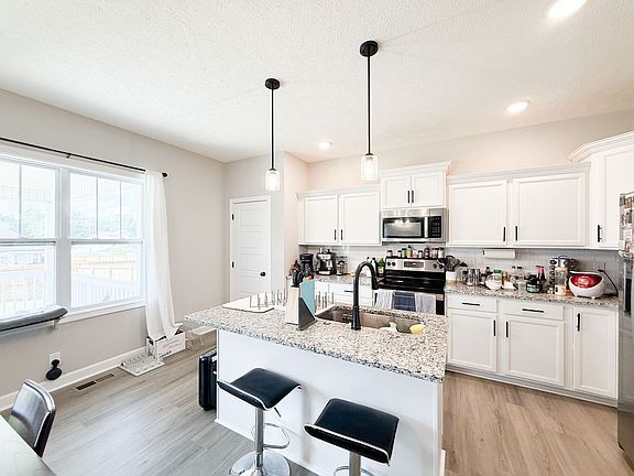 5th image of 1597 Malone Way