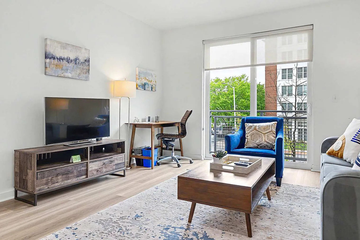 1 bed, 1.0 bath, 850 sqft, $7,621 — Photo 1