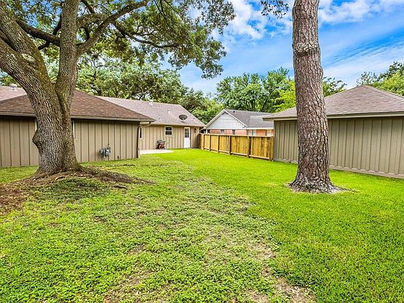 3rd image of 10514 Timberwood Dr