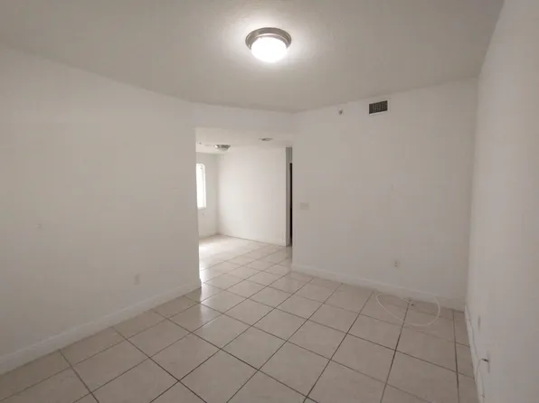 2445 W 78th St #103, Hialeah, FL 33016