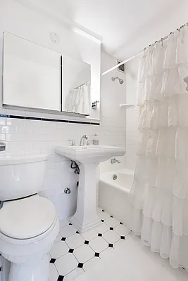 Sold by Flat Iron Real Estate | media 8