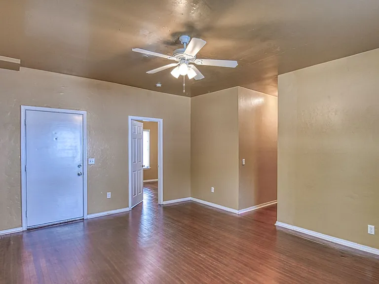 464 College Ave — Photo 18