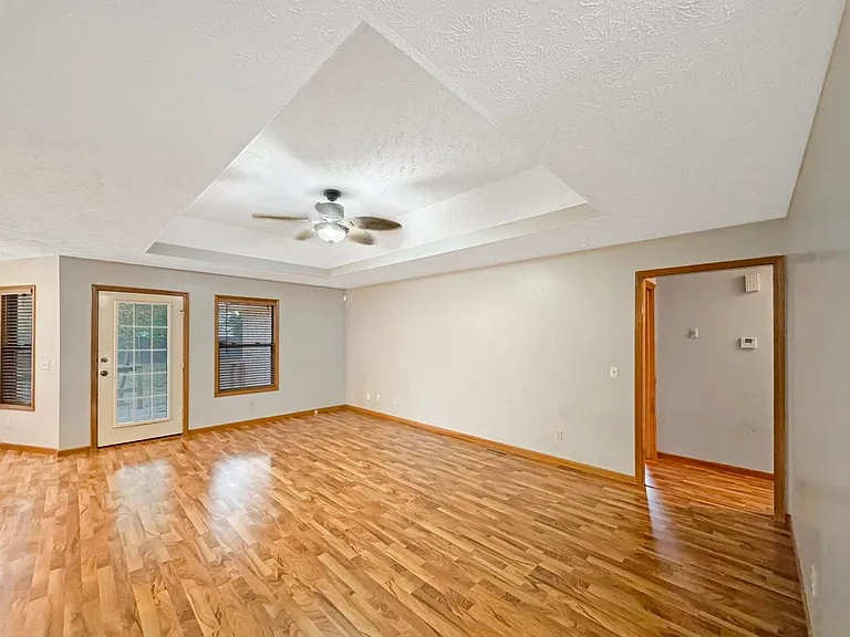 303 S Suburban Ave — Photo 9