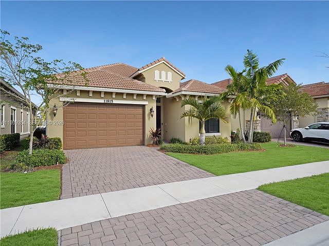 1st image of 11815 Leon Cir N
