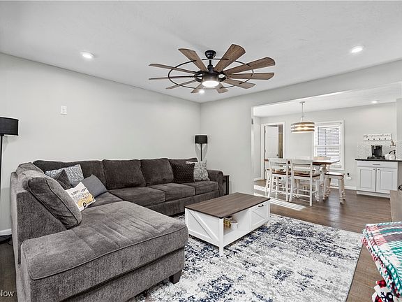 4th image of 8010 Baumhart Rd