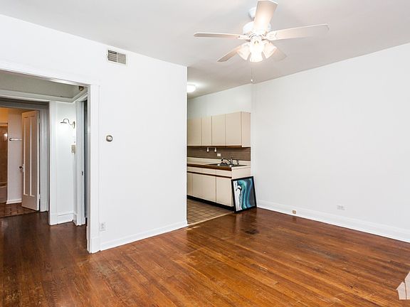 3rd image of 4651 N Malden St APT 2E