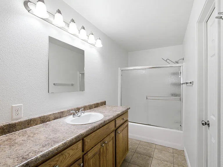 408 W Shandon Ave — Photo 18