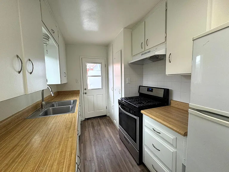 2204 Pierpont Blvd — Photo 7