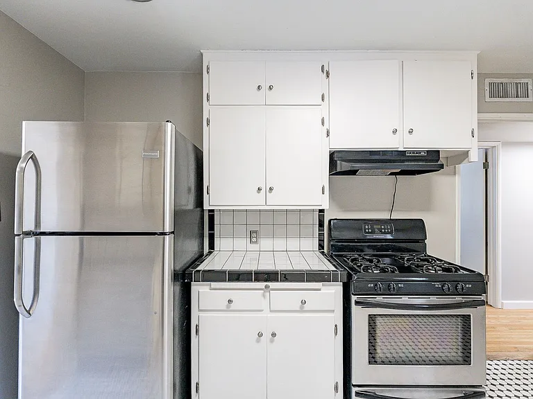 102 N Avenida Carolina — Photo 12