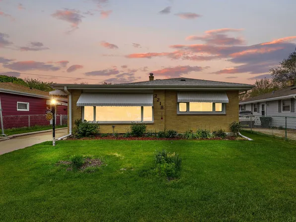 2218 Linden Ave, Waukegan, IL 60087