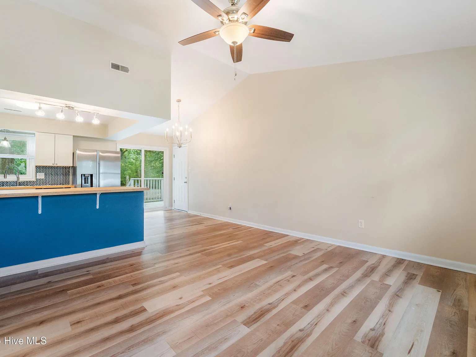 3 bed, 1.0 bath, 1000 sqft, $1,495 — Photo 3