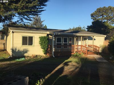 723 10th St SE, Bandon, OR, 97411