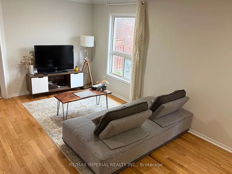 453 Heddle Cres — Photo 14